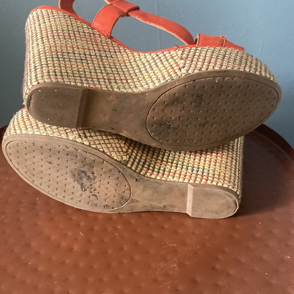 Deb Platform Heel Size 9 Used - Picture 6 of 6